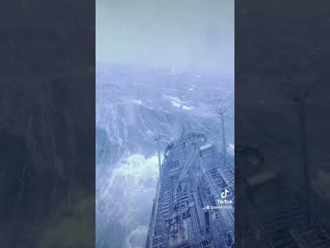 ship in storm🌊 oil tanker 😱 Atlantic Ocean #hurricane #ship #storm #viral #shorts #shortsvideo